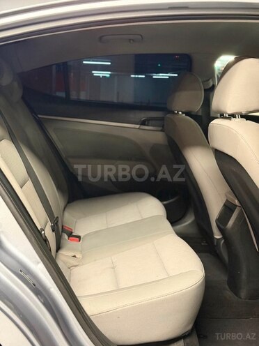 Hyundai Elantra-6
