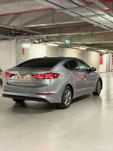 Hyundai Elantra-4