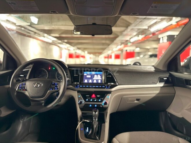 Hyundai Elantra-10