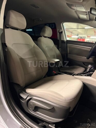 Hyundai Elantra-12