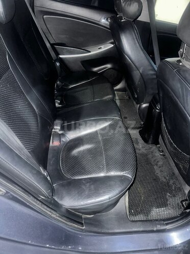 Hyundai Accent-7