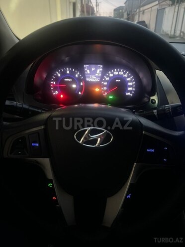 Hyundai Accent-6
