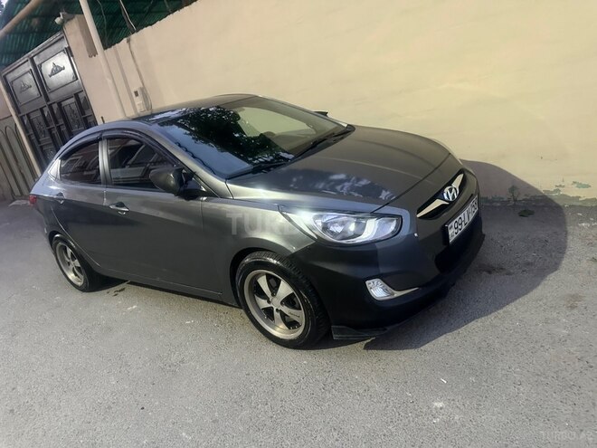 Hyundai Accent-4