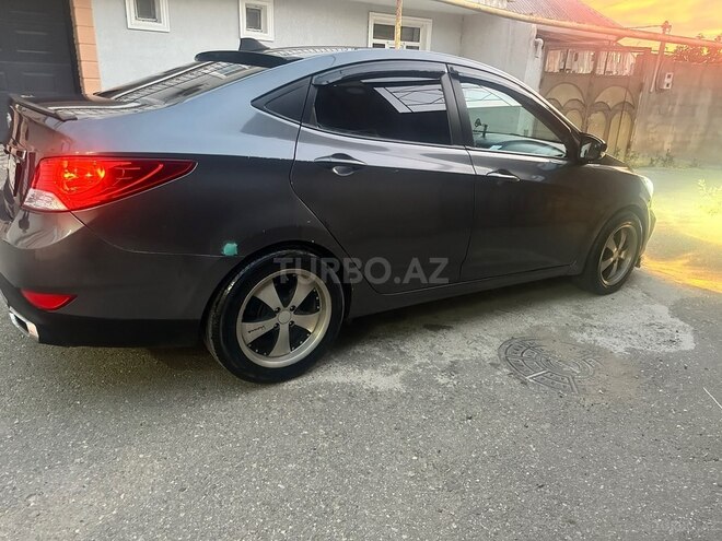 Hyundai Accent-9