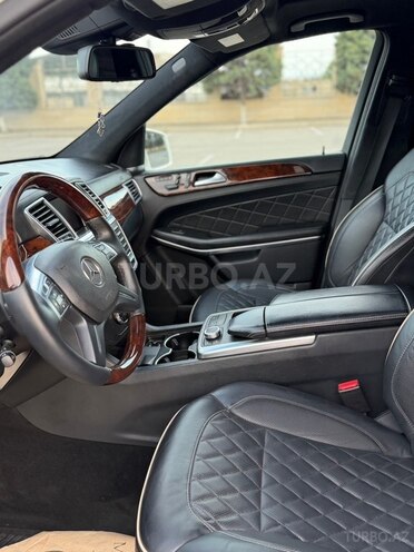 Mercedes GL 550 4MATIC-13