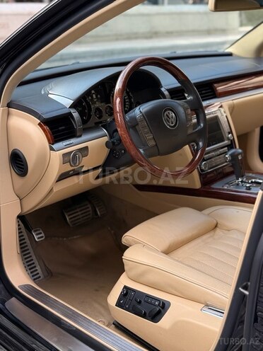 Volkswagen Phaeton-11