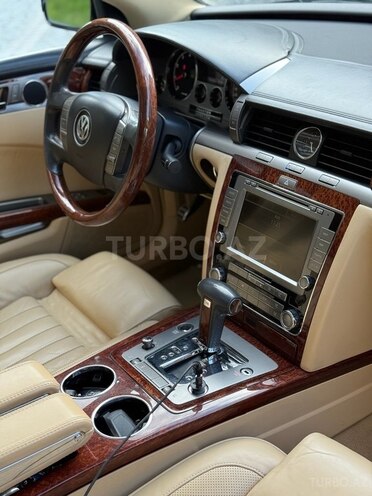 Volkswagen Phaeton-16
