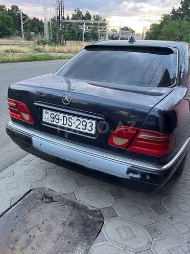 Mercedes E 240-3