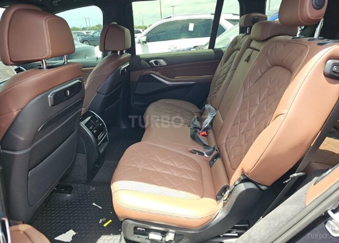 BMW X7-8