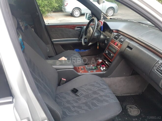 Mercedes E 200-4