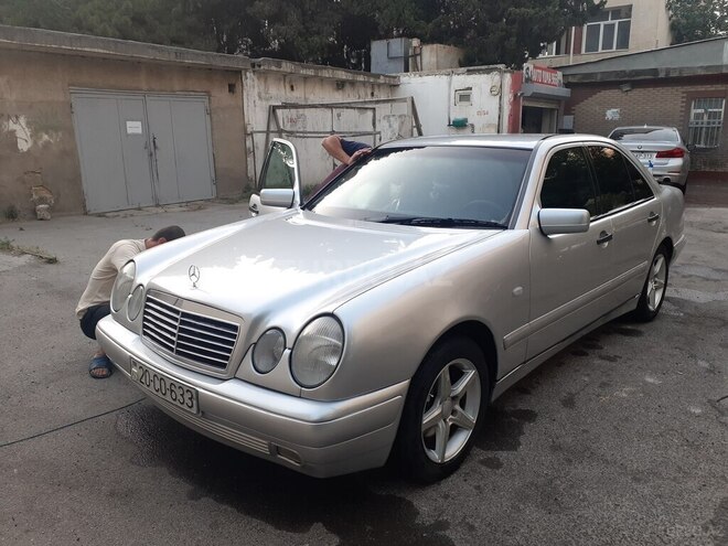 Mercedes E 200-5