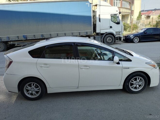 Toyota Prius-7