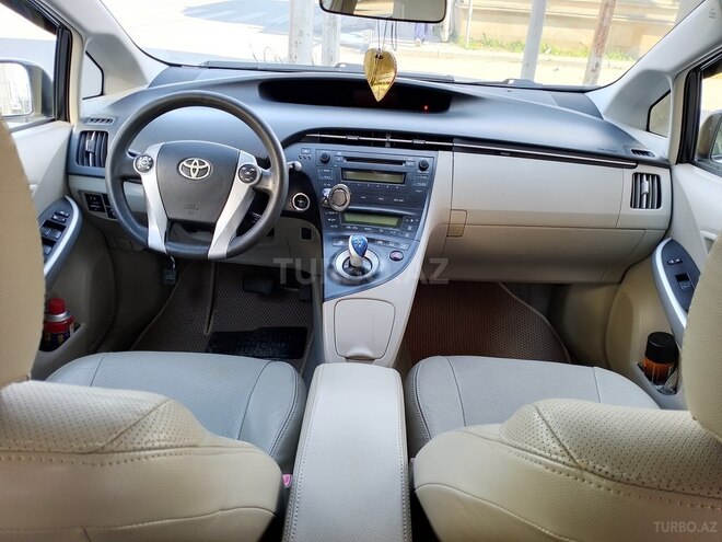 Toyota Prius-4