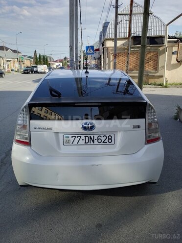 Toyota Prius-5