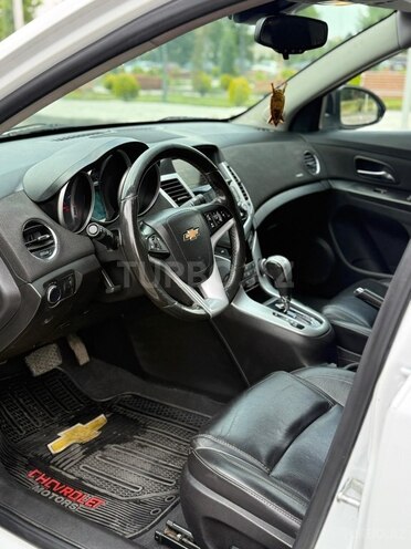 Chevrolet Cruze-12