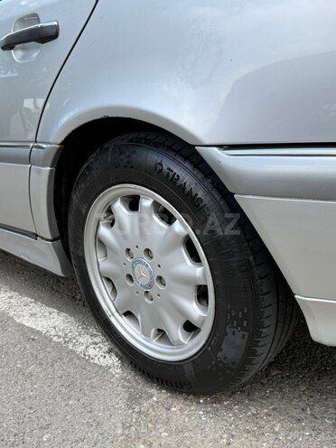 Mercedes C 240-11