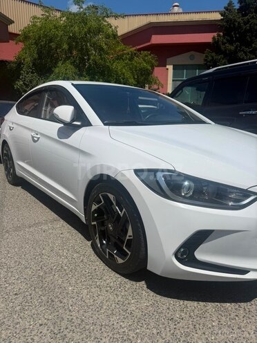 Hyundai Avante-3