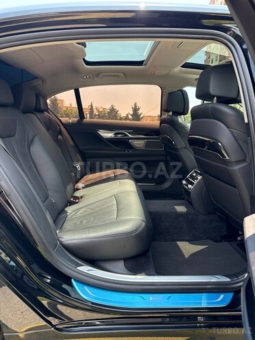 BMW 740-13