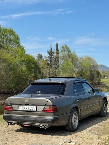 Mercedes 300 D-6