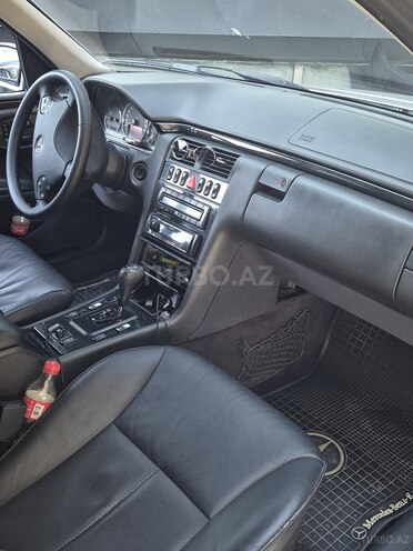 Mercedes E 240-2