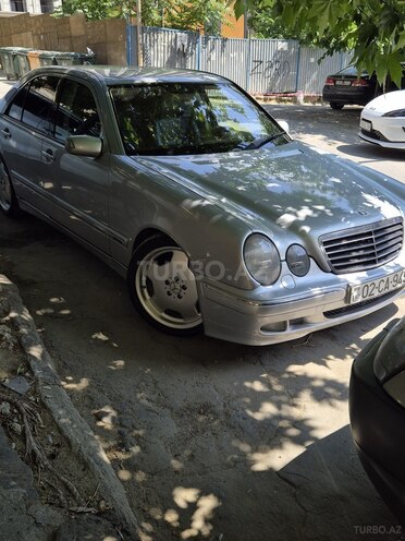 Mercedes E 240-1
