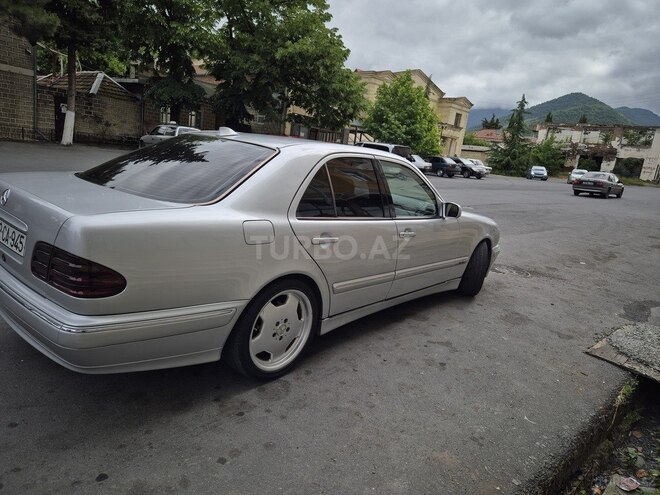 Mercedes E 240-6