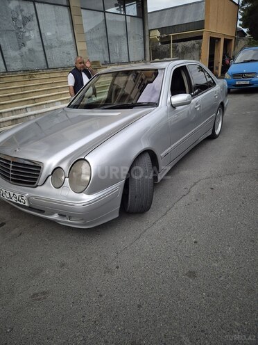 Mercedes E 240-4