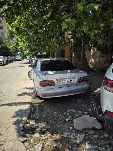 Mercedes E 240-3