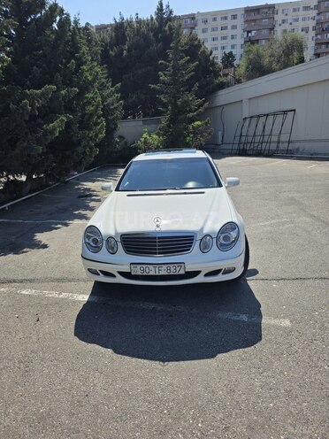 Mercedes E 220-1