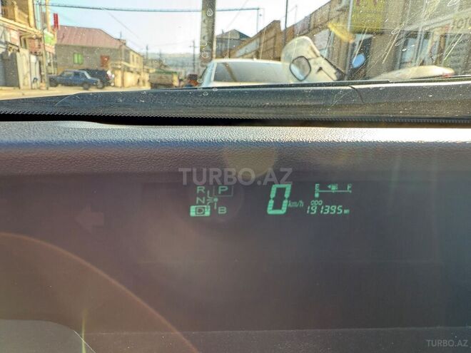 Toyota Prius-5