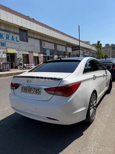 Hyundai Sonata-2