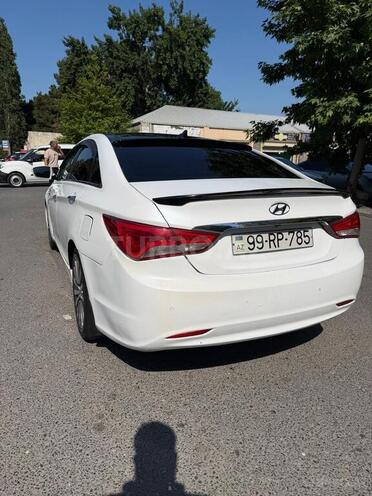 Hyundai Sonata-4
