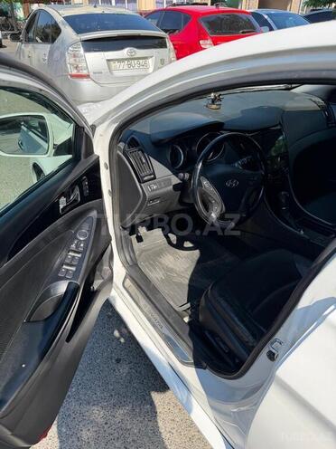 Hyundai Sonata-11