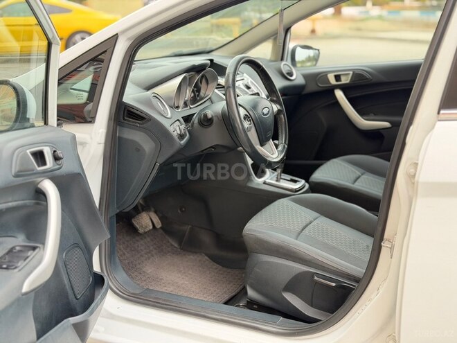 Ford Fiesta-8
