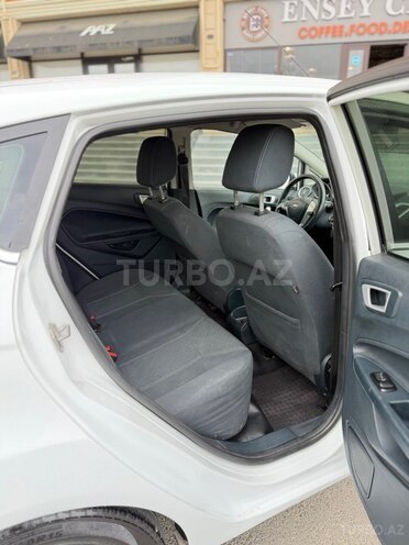 Ford Fiesta-11