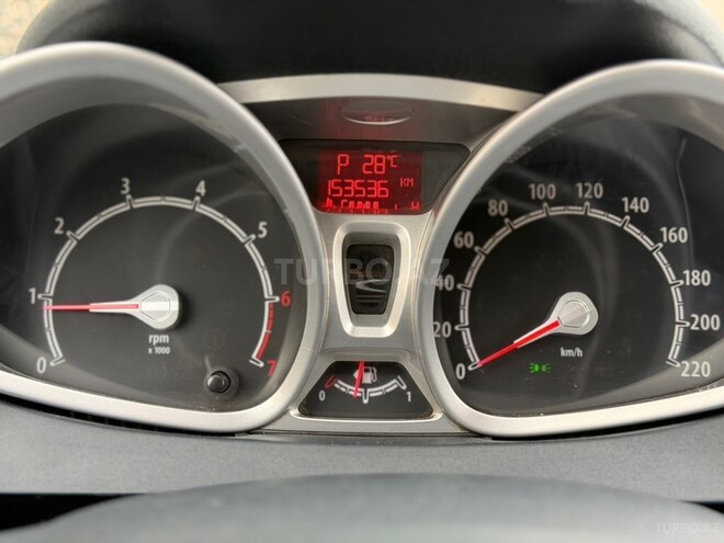 Ford Fiesta-13