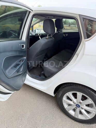 Ford Fiesta-10