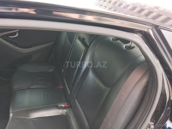 Hyundai Elantra-8