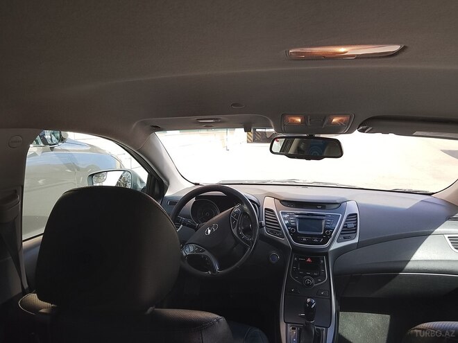 Hyundai Elantra-6