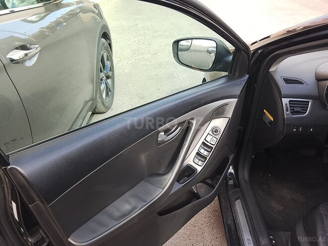 Hyundai Elantra-9