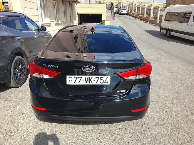 Hyundai Elantra-4