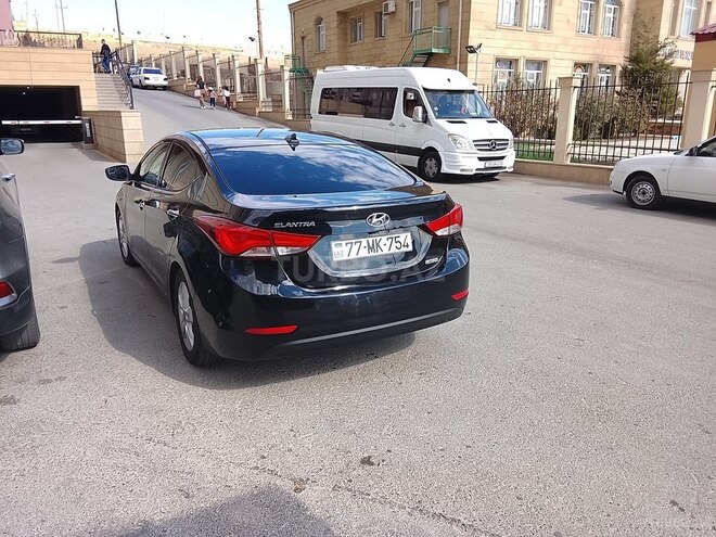Hyundai Elantra-3