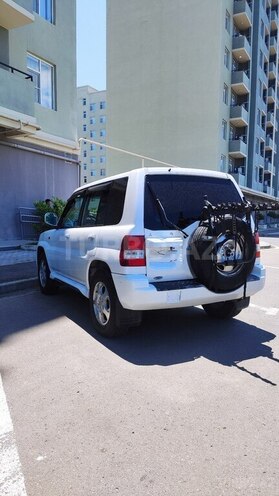 Mitsubishi Pajero io-2