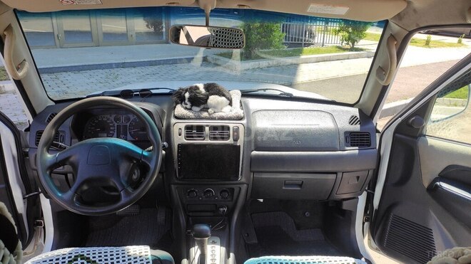 Mitsubishi Pajero io-3