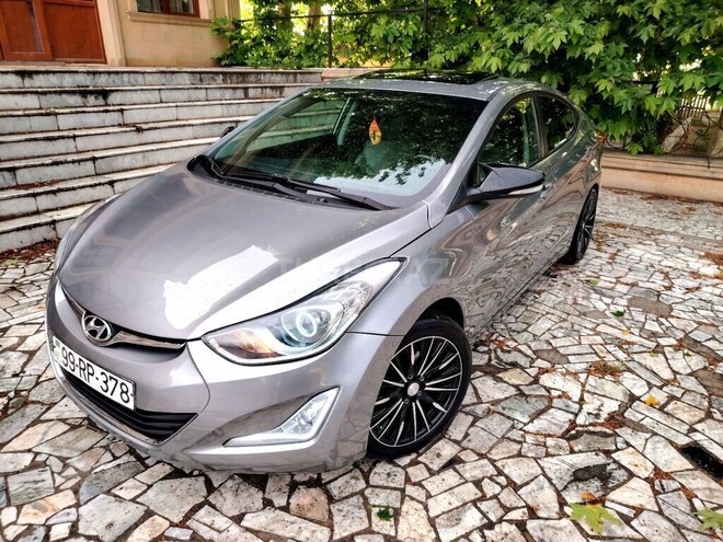 Hyundai Elantra-2