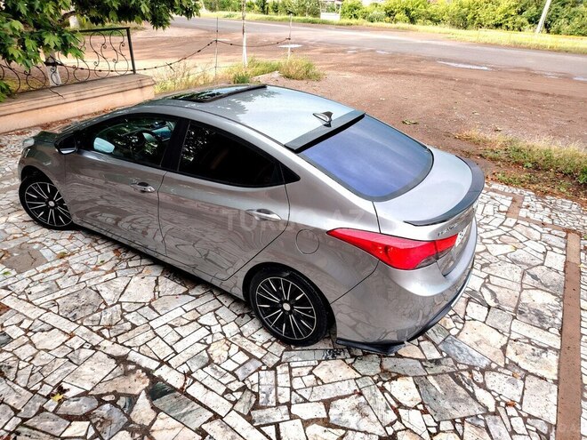 Hyundai Elantra-7