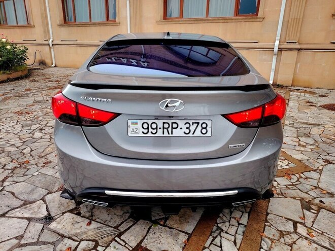 Hyundai Elantra-9