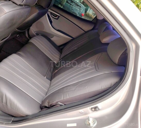 Hyundai Elantra-16