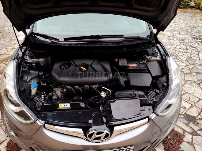 Hyundai Elantra-18