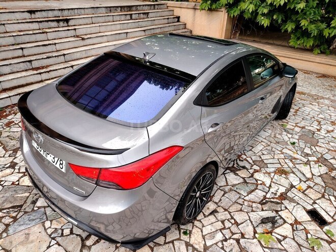 Hyundai Elantra-8